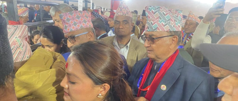 ईश्वर पोखरेलले गराए उम्मेदवारी दर्ता 